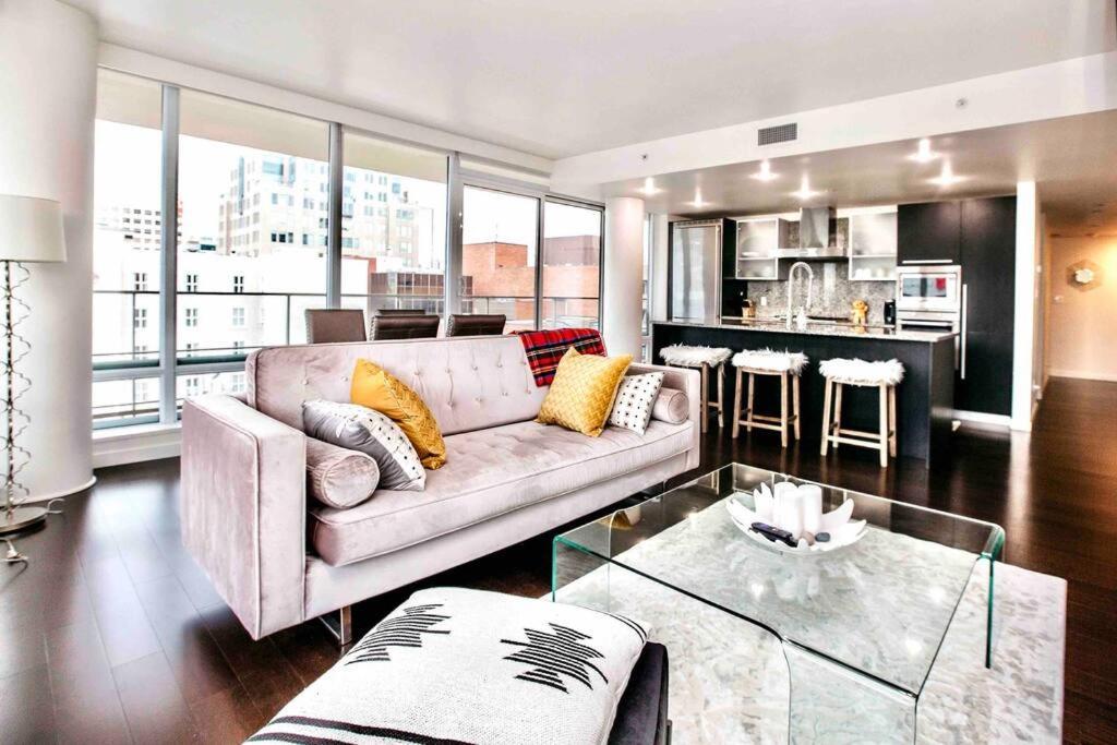 Victoria'S Best Location 2 Bedroom Luxe Condo Exterior foto